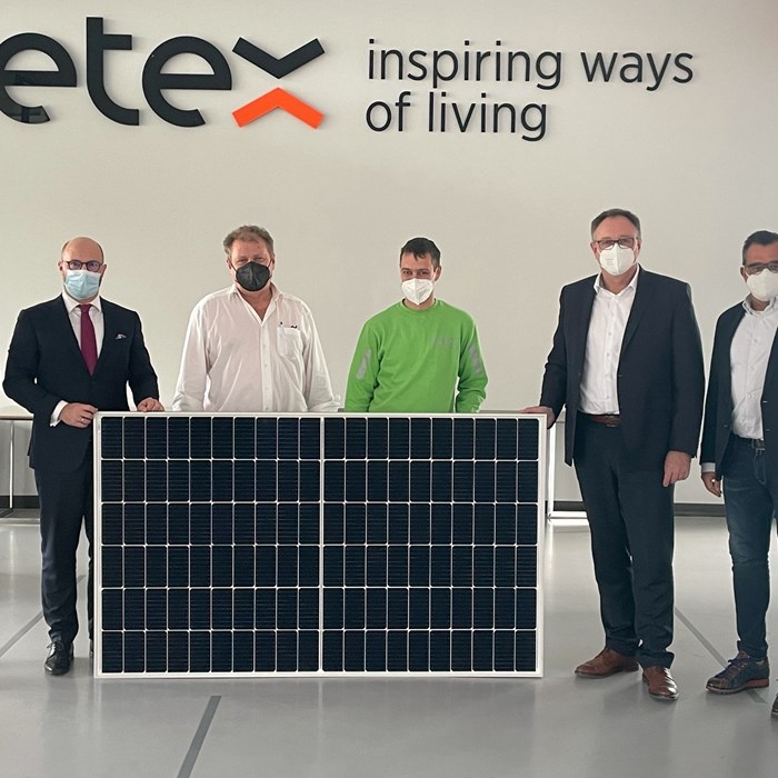 Aufs Dach gestiegen: Etex Germany Exteriors setzt auf grüne Energie von oben