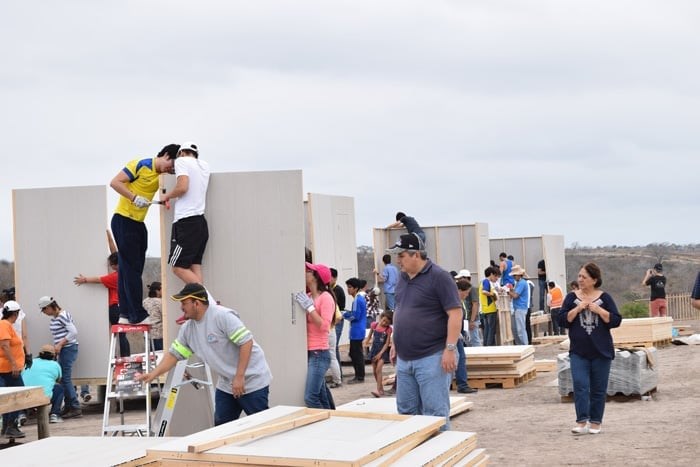 Après le tremblement de terre: reconstruire des maisons et vivre en Équateur4/4